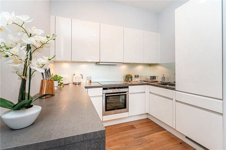 2 bedroom flat, Market Place, Soho W1W - Available