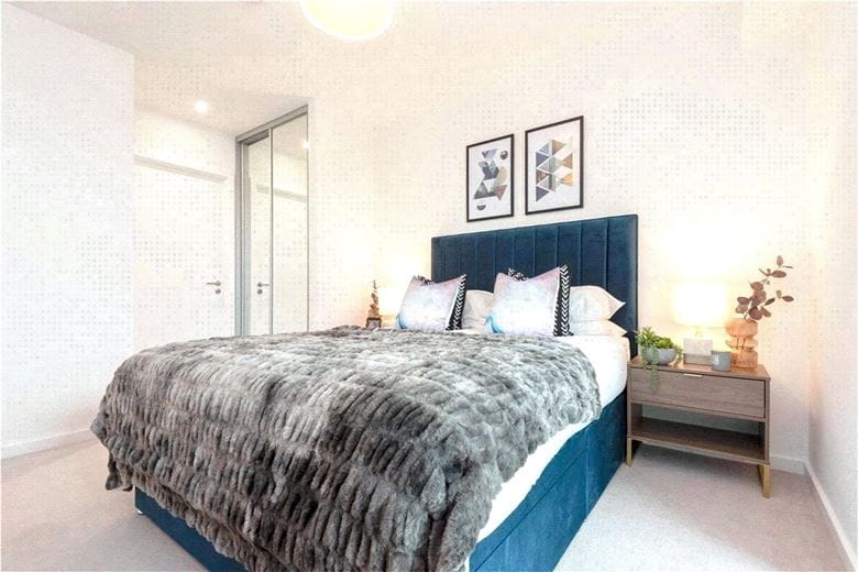 2 bedroom flat, Heartwell Avenue, London E16 - Available