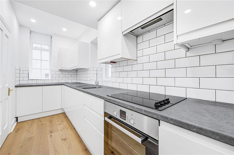 3 bedroom flat, Beaumont Court, Beaumont Street W1G - Available