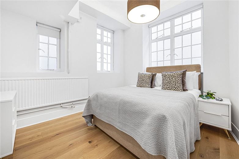 3 bedroom flat, Beaumont Court, Beaumont Street W1G - Available