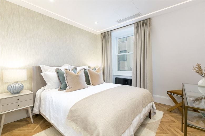 2 bedroom flat, Great Portland Street, London W1W - Available