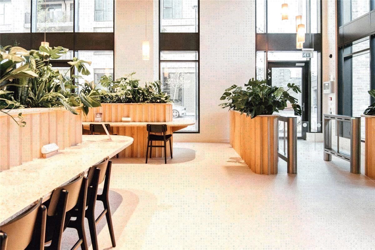 3 bedroom flat, Heartwell Avenue, London E16 - Available