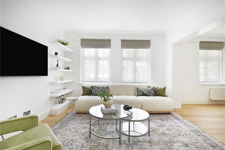 2 bedroom maisonette, Wheatley Street, Marylebone W1G - Available