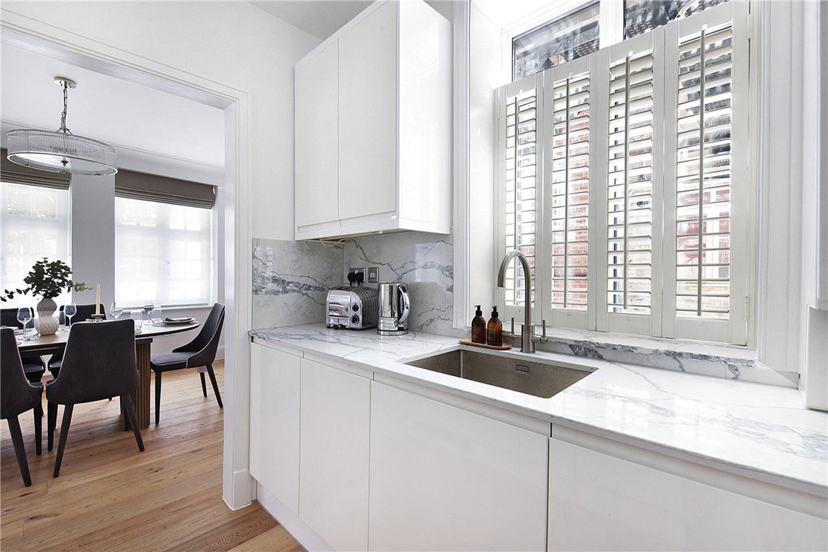 2 bedroom maisonette, Wheatley Street, Marylebone W1G - Available