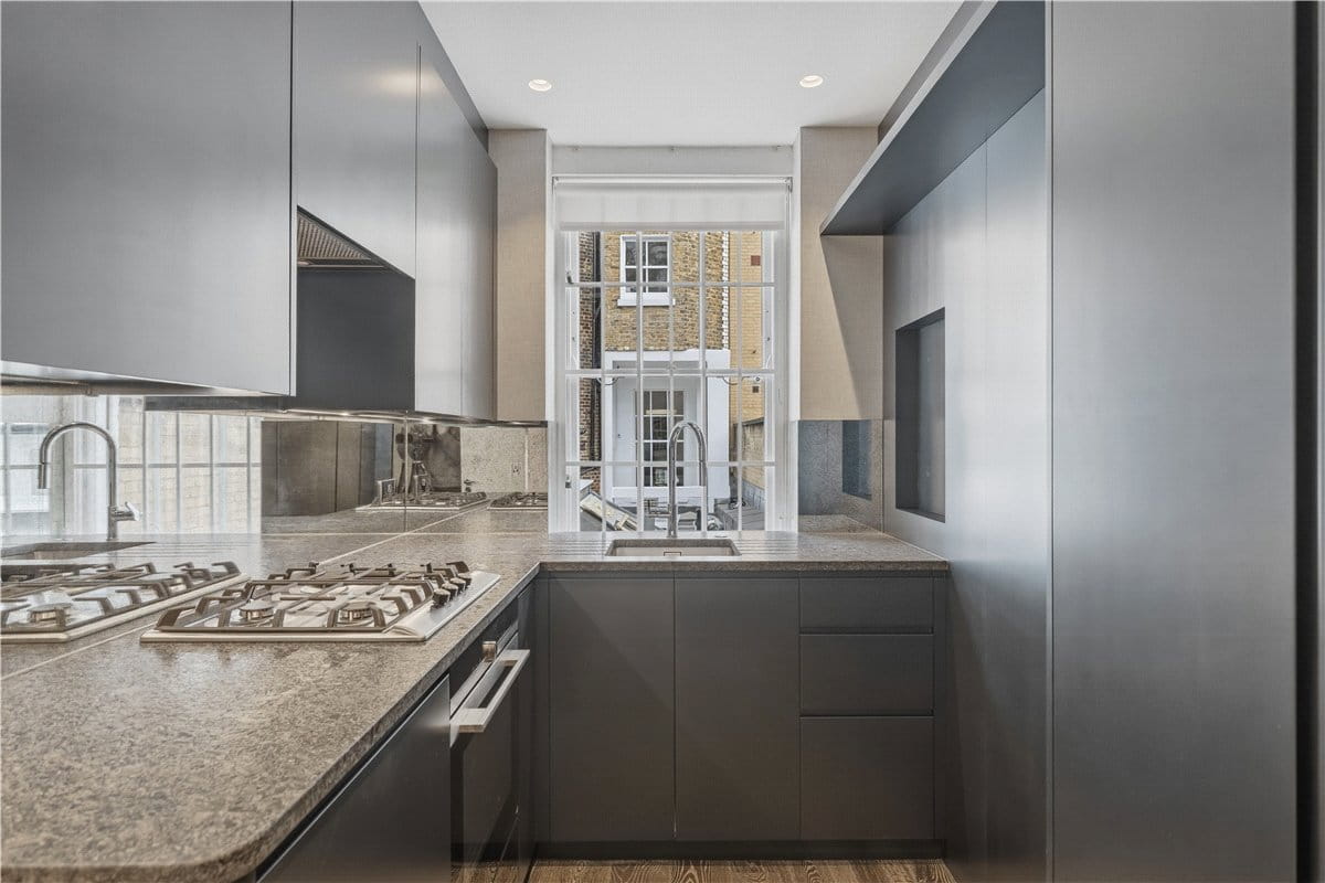 1 bedroom flat, Devonshire Place Mews, London W1G - Available