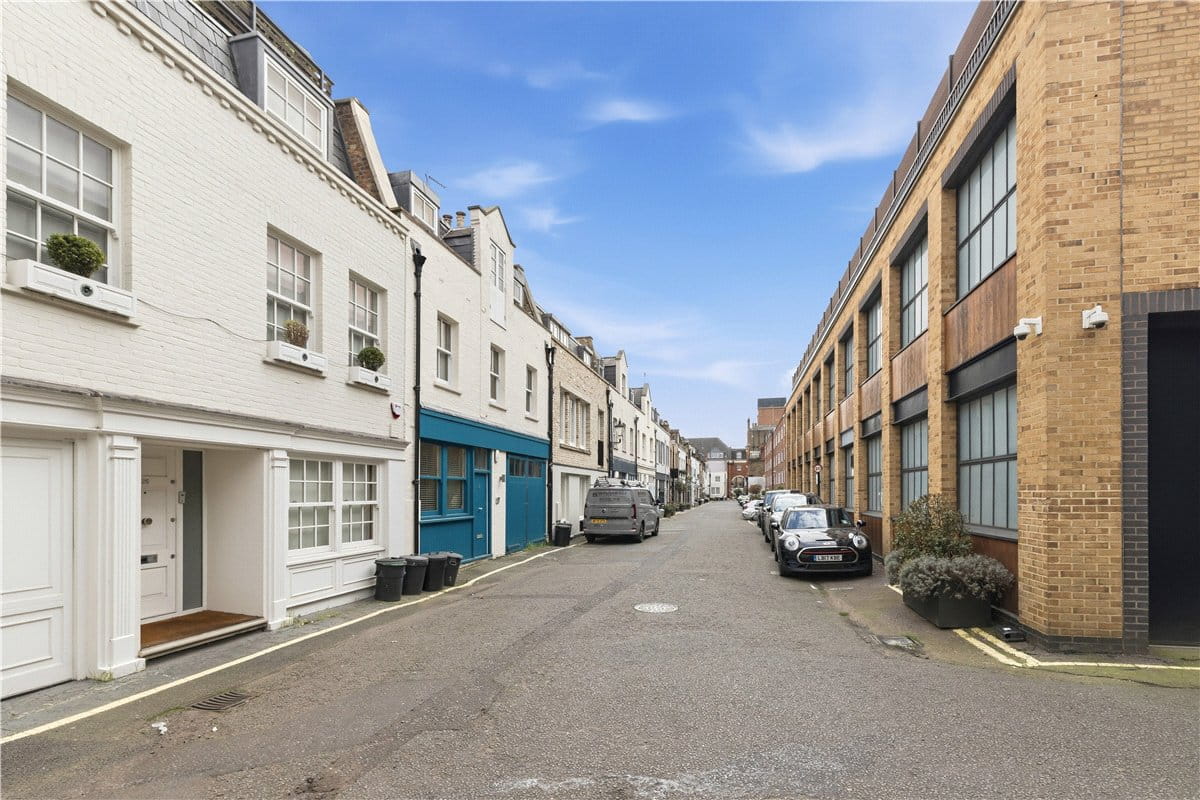1 bedroom flat, Devonshire Place Mews, London W1G - Available