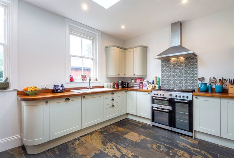 4 bedroom house, Reading Road, Sherfield-on-Loddon RG27 - Available