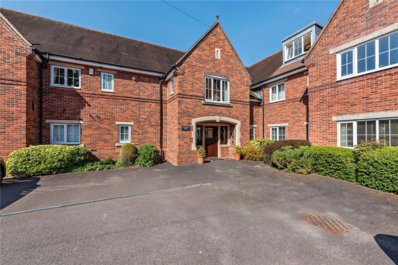 3 bedroom flat, Woodridge, Newbury RG14 - Available