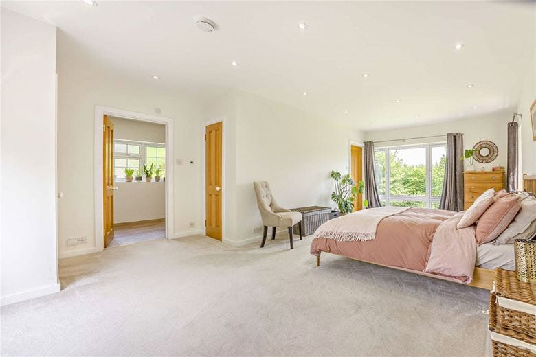 5 bedroom house, Belmont, Woodspeen RG20 - Sold