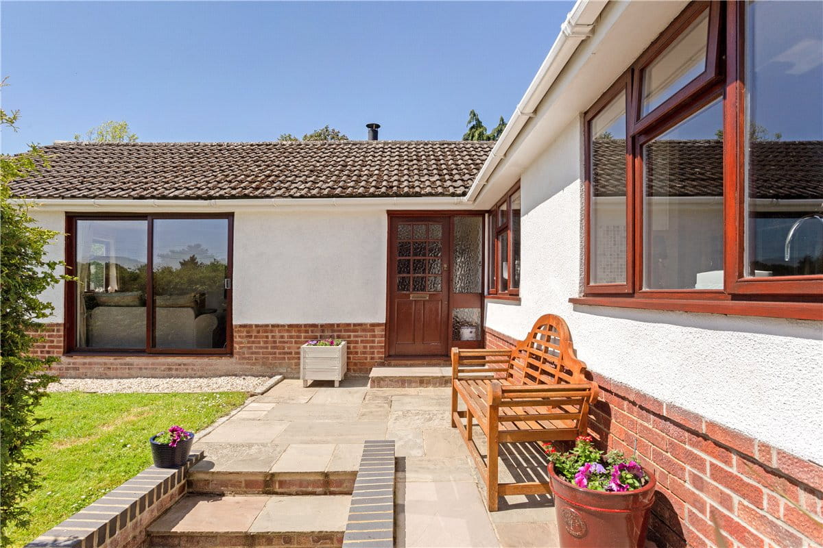 4 bedroom bungalow, Bucklebury Alley, Cold Ash RG18 - Available