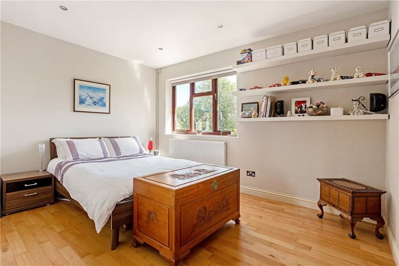 4 bedroom bungalow, Bucklebury Alley, Cold Ash RG18 - Available