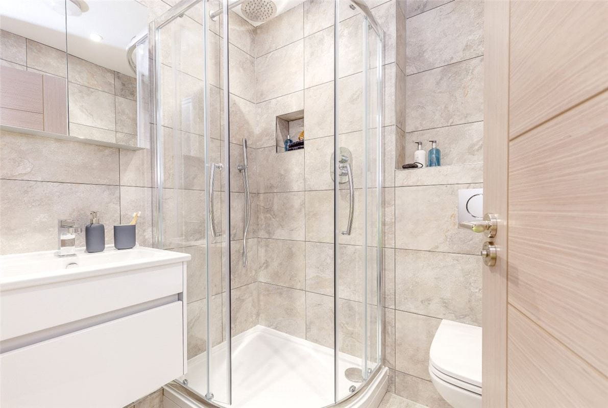 2 bedroom flat, Steel Close, Newbury RG14 - Available