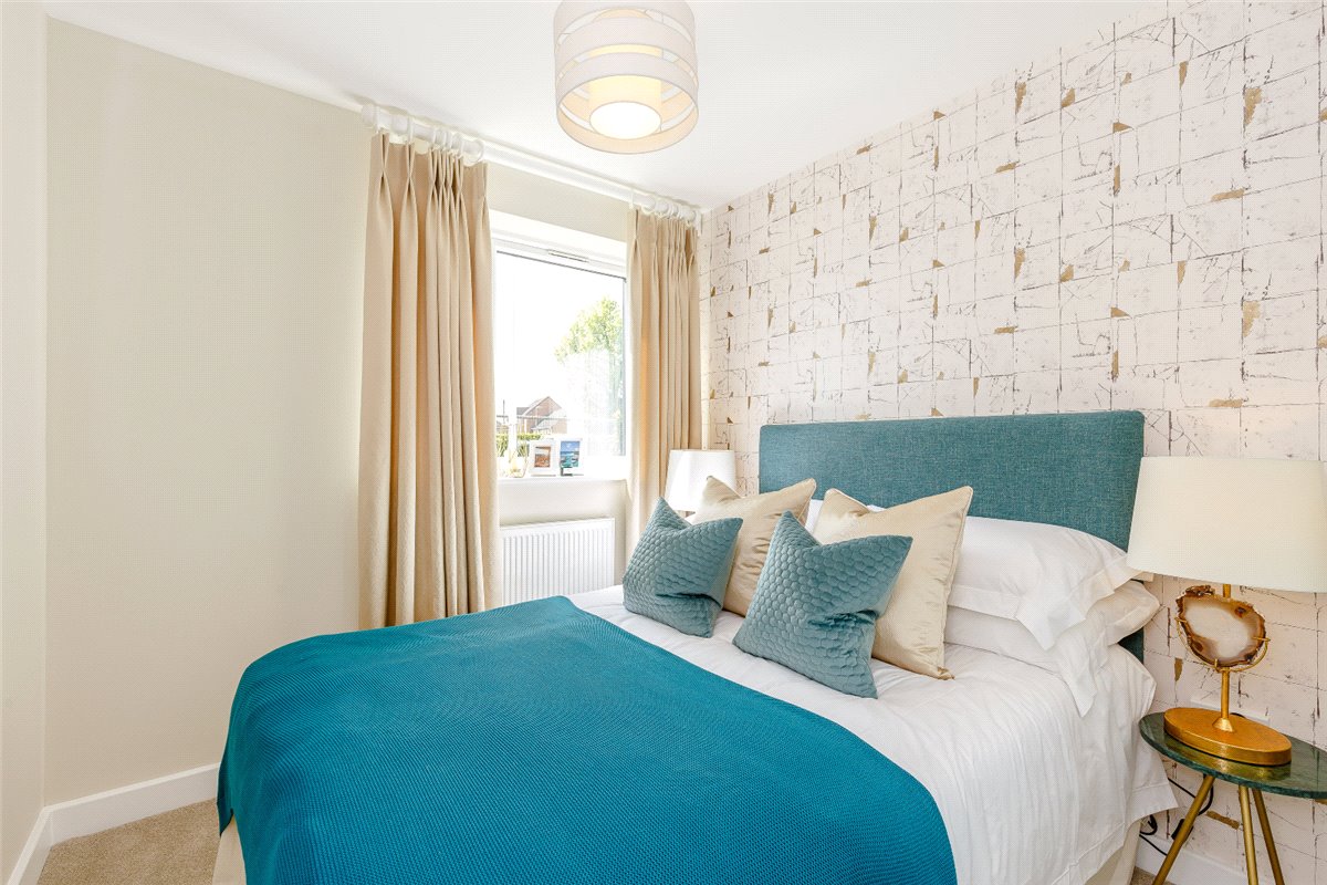 2 bedroom flat, Steel Close, Newbury RG14 - Available