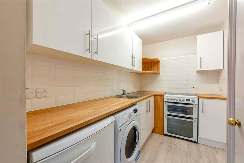 2 bedroom flat, Regents Court, Newbury RG14 - Available