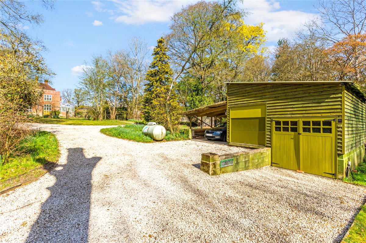 5 bedroom house, Stockcross, Newbury RG20 - Available