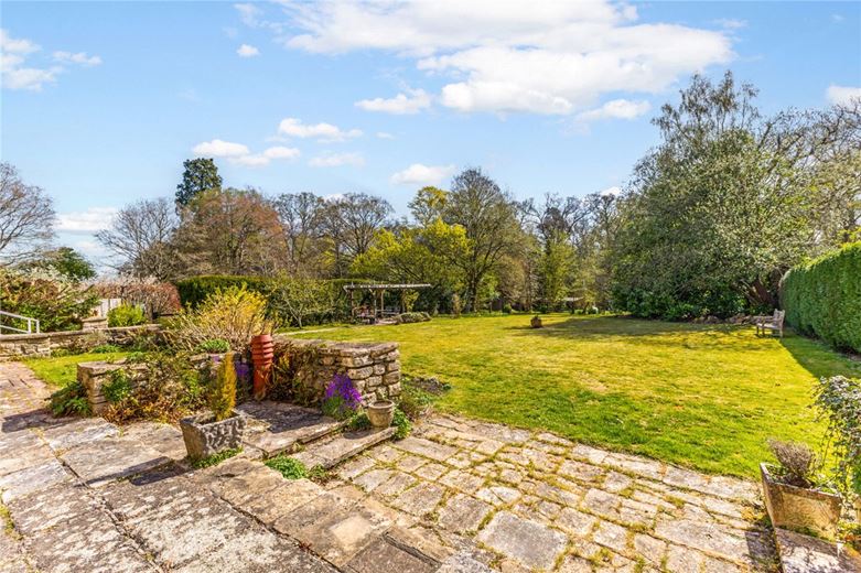 5 bedroom house, Stockcross, Newbury RG20 - Available