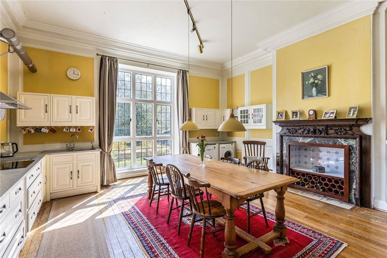 5 bedroom house, Stockcross, Newbury RG20 - Available