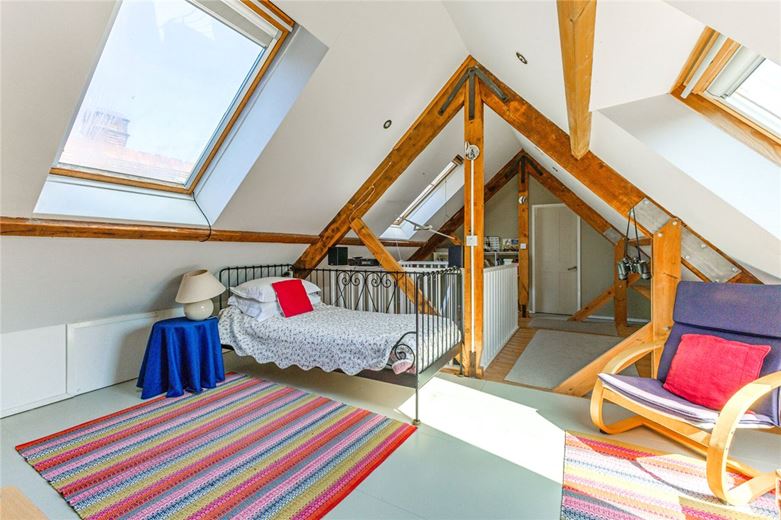 5 bedroom house, Stockcross, Newbury RG20 - Available