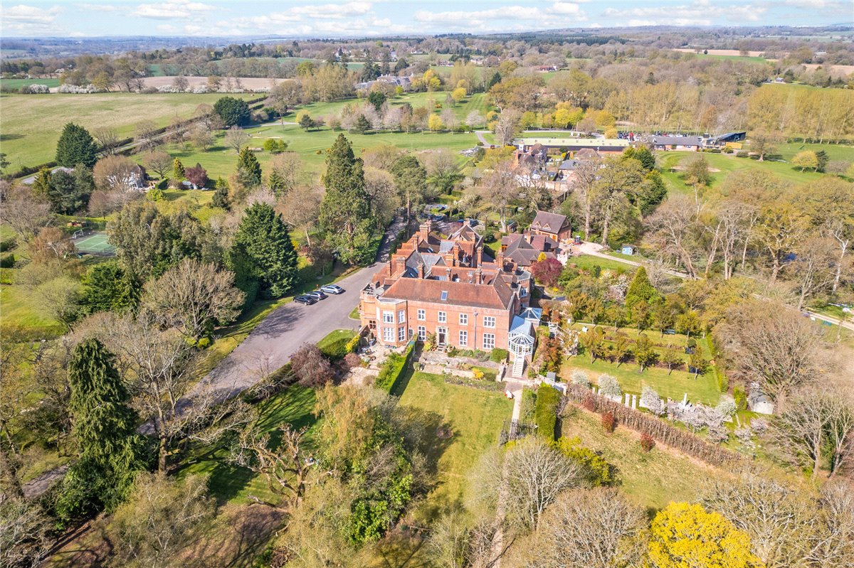 5 bedroom house, Stockcross, Newbury RG20 - Available