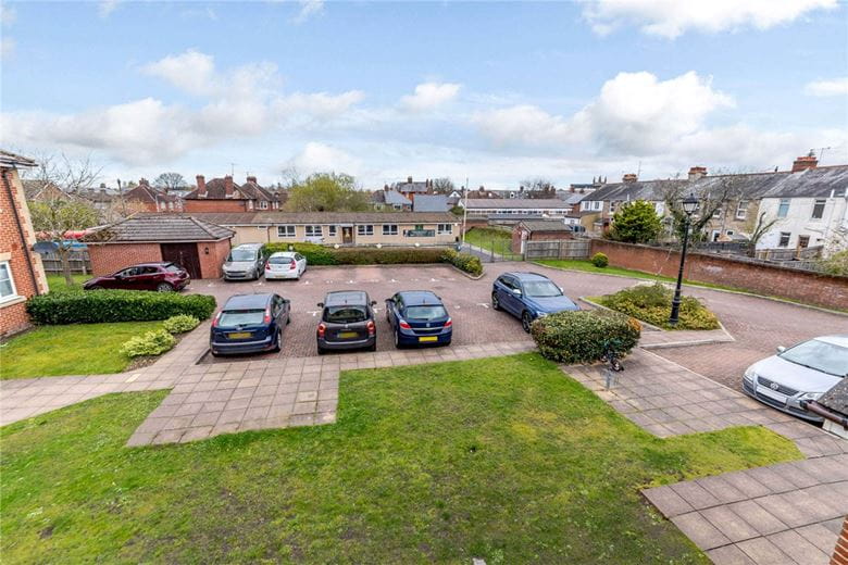 2 bedroom flat, St. Michaels Road, Newbury RG14 - Available