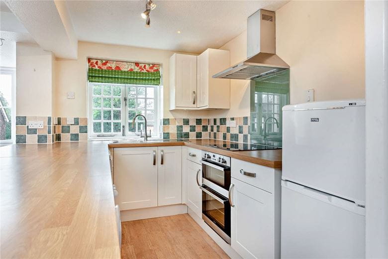 1 bedroom flat, Station Road, Kintbury RG17 - Available