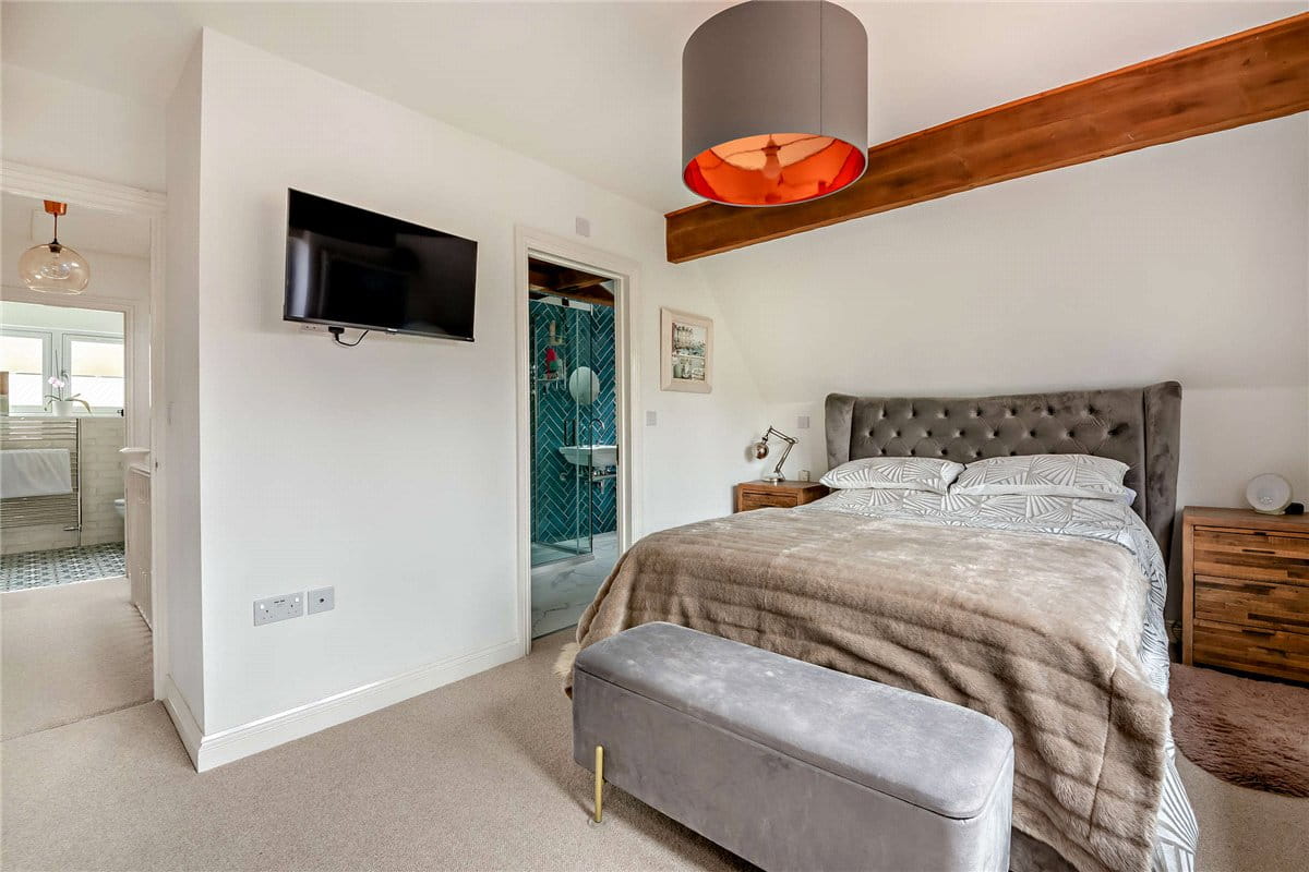 4 bedroom house, Crookham Hill, Crookham Common RG19 - Available