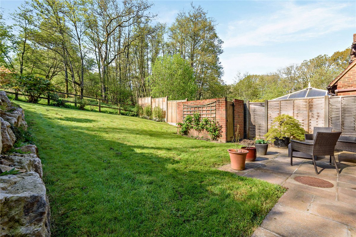 4 bedroom house, Crookham Hill, Crookham Common RG19 - Available