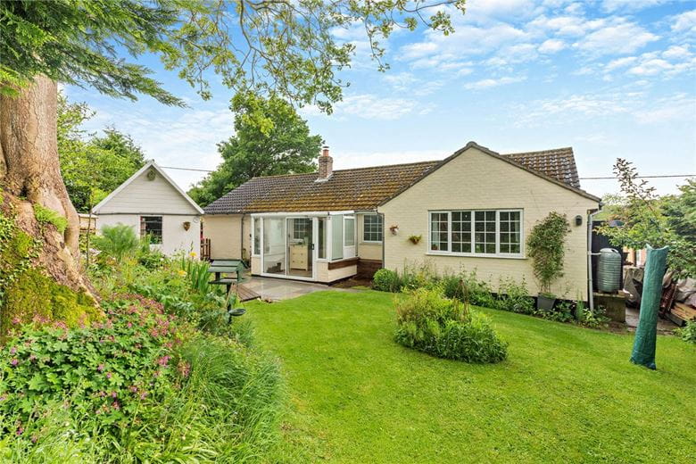 3 bedroom bungalow, Heath End, Newbury RG20 - Available