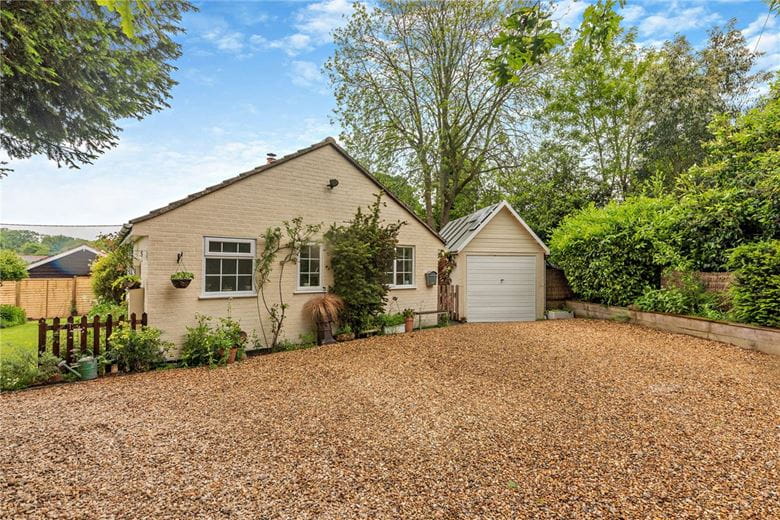 3 bedroom bungalow, Heath End, Newbury RG20 - Available