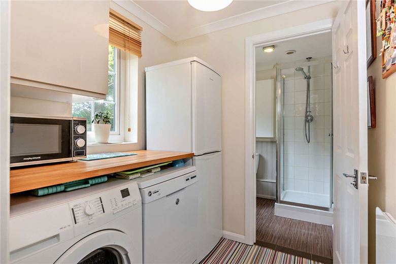 3 bedroom bungalow, Heath End, Newbury RG20 - Available