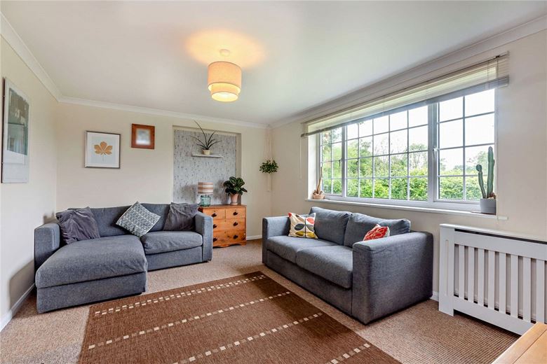 3 bedroom bungalow, Heath End, Newbury RG20 - Available