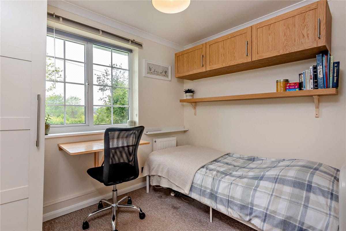 3 bedroom bungalow, Heath End, Newbury RG20 - Available