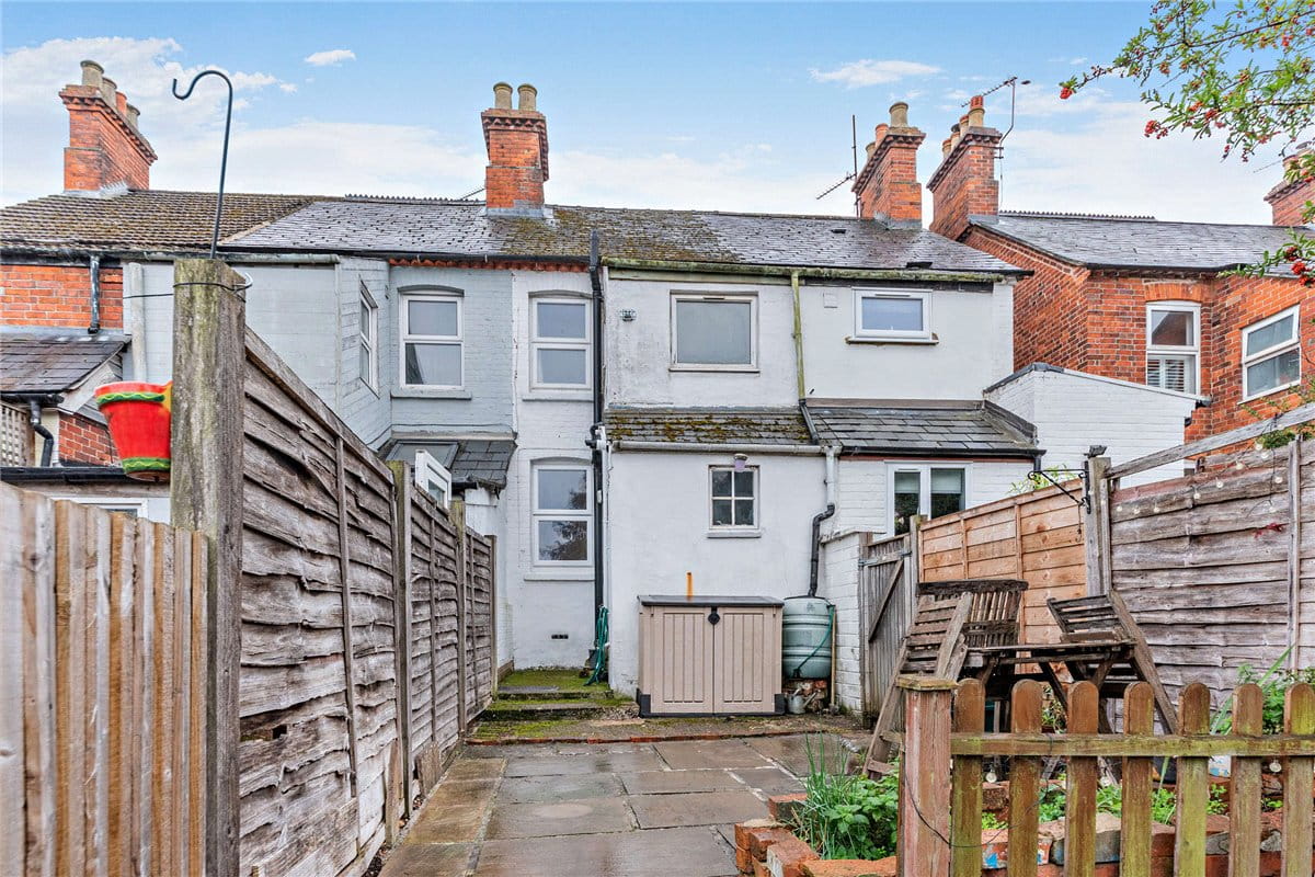 2 bedroom house, Kings Road, Newbury RG14 - Available