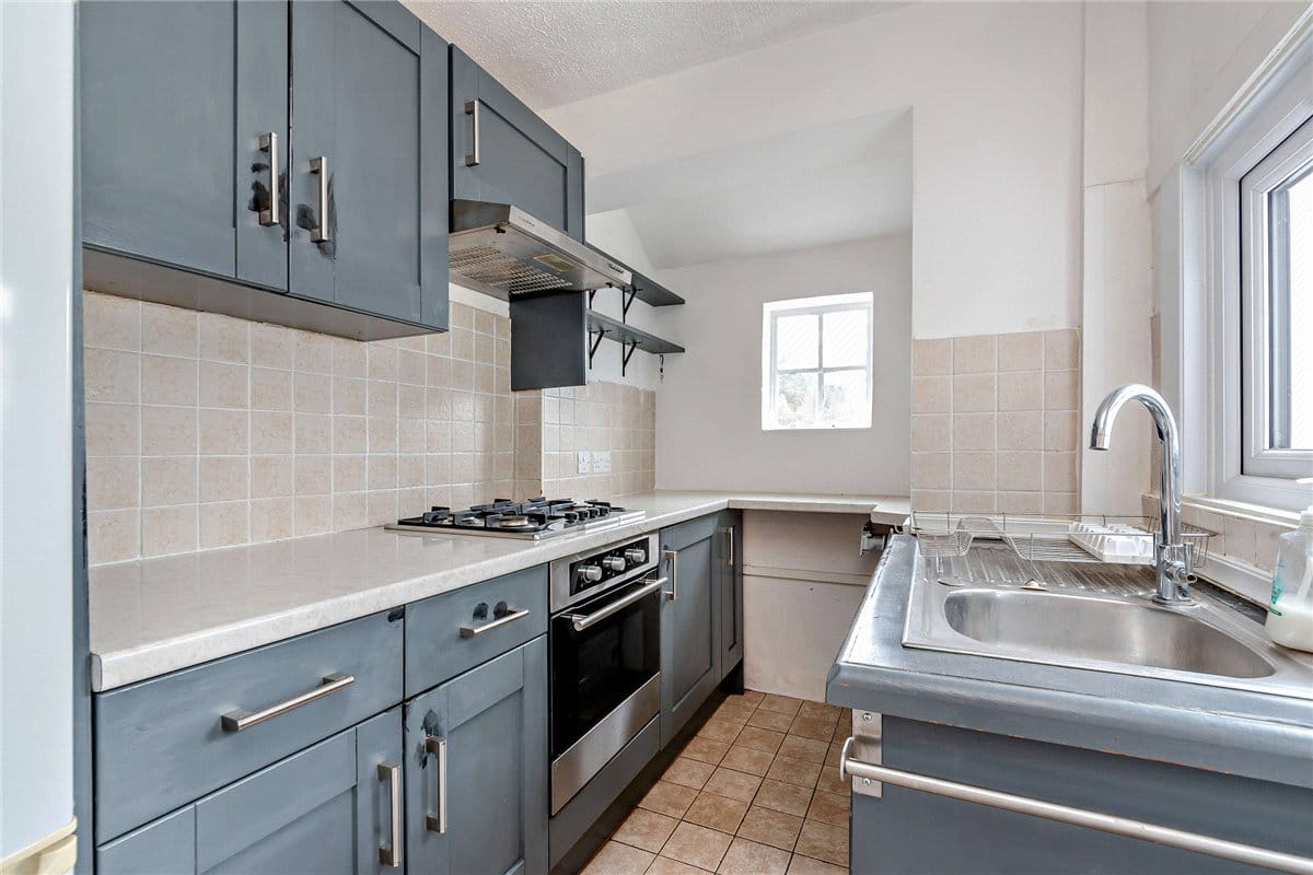 2 bedroom house, Kings Road, Newbury RG14 - Available