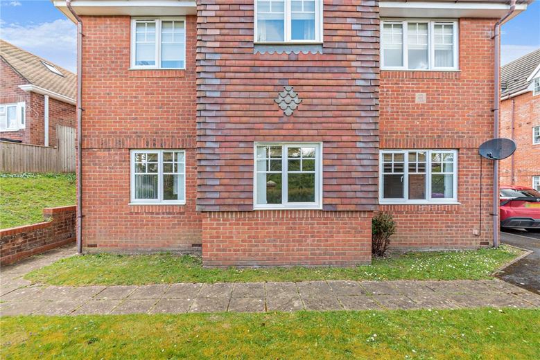 2 bedroom flat, Newtown Road, Newbury RG14 - Available
