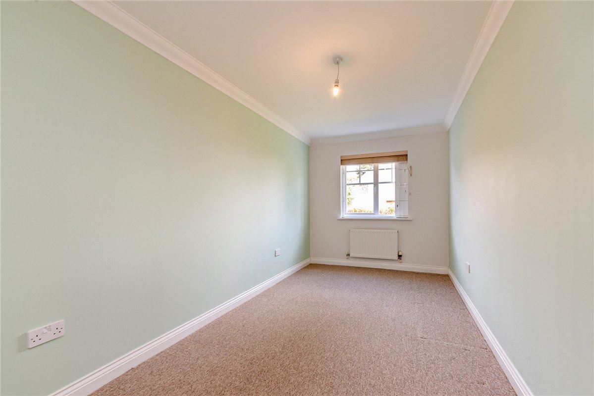 2 bedroom flat, Newtown Road, Newbury RG14 - Available