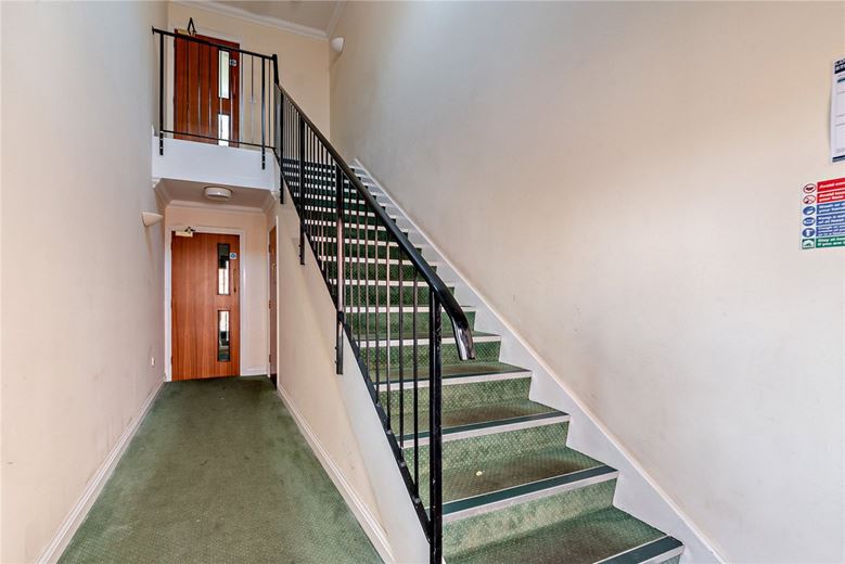 2 bedroom flat, Newtown Road, Newbury RG14 - Available