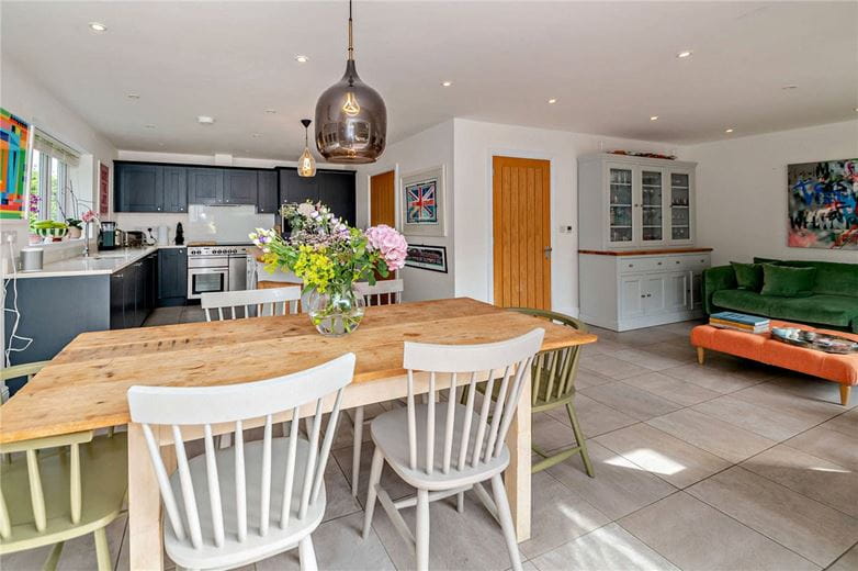 5 bedroom house, Water Street, Hampstead Norreys RG18 - Available