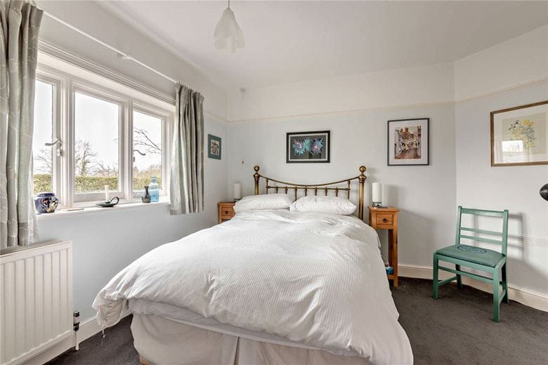 5 bedroom house, Andover Road, Newbury RG14 - Available