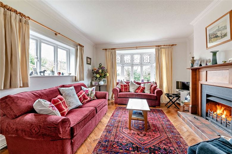 5 bedroom house, Andover Road, Newbury RG14 - Available