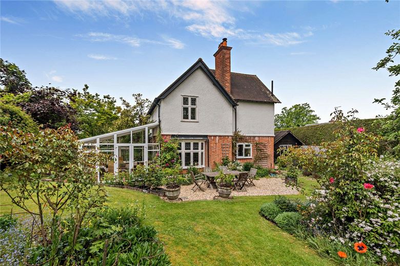 5 bedroom house, Andover Road, Newbury RG14 - Available