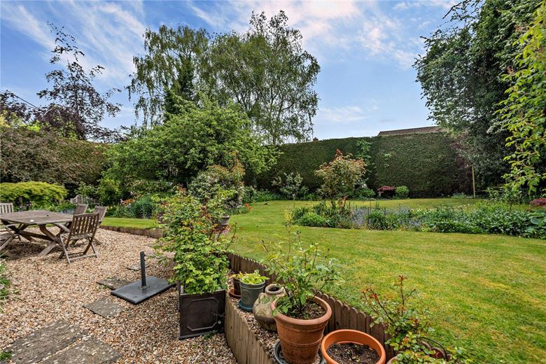5 bedroom house, Andover Road, Newbury RG14 - Available