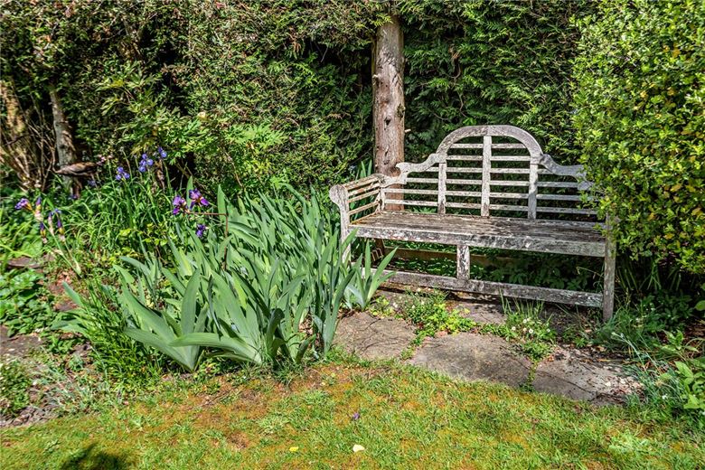 5 bedroom house, Andover Road, Newbury RG14 - Available