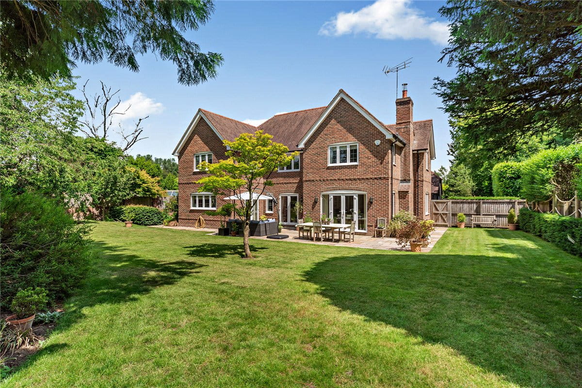 5 bedroom house, Yattendon Road, Hermitage RG18 - Available