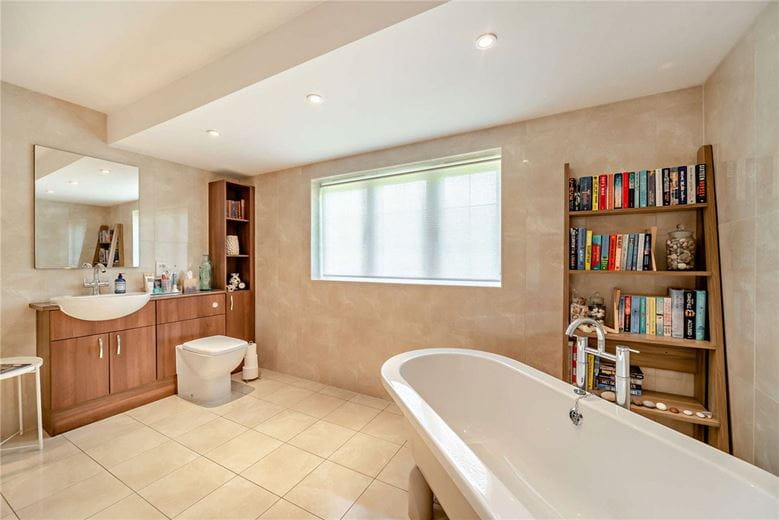 5 bedroom house, Yattendon Road, Hermitage RG18 - Available