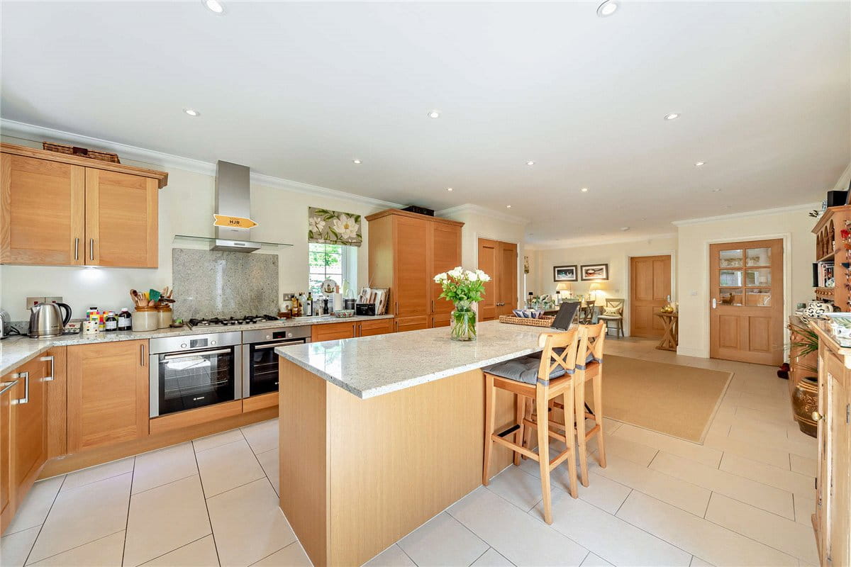 5 bedroom house, Yattendon Road, Hermitage RG18 - Available