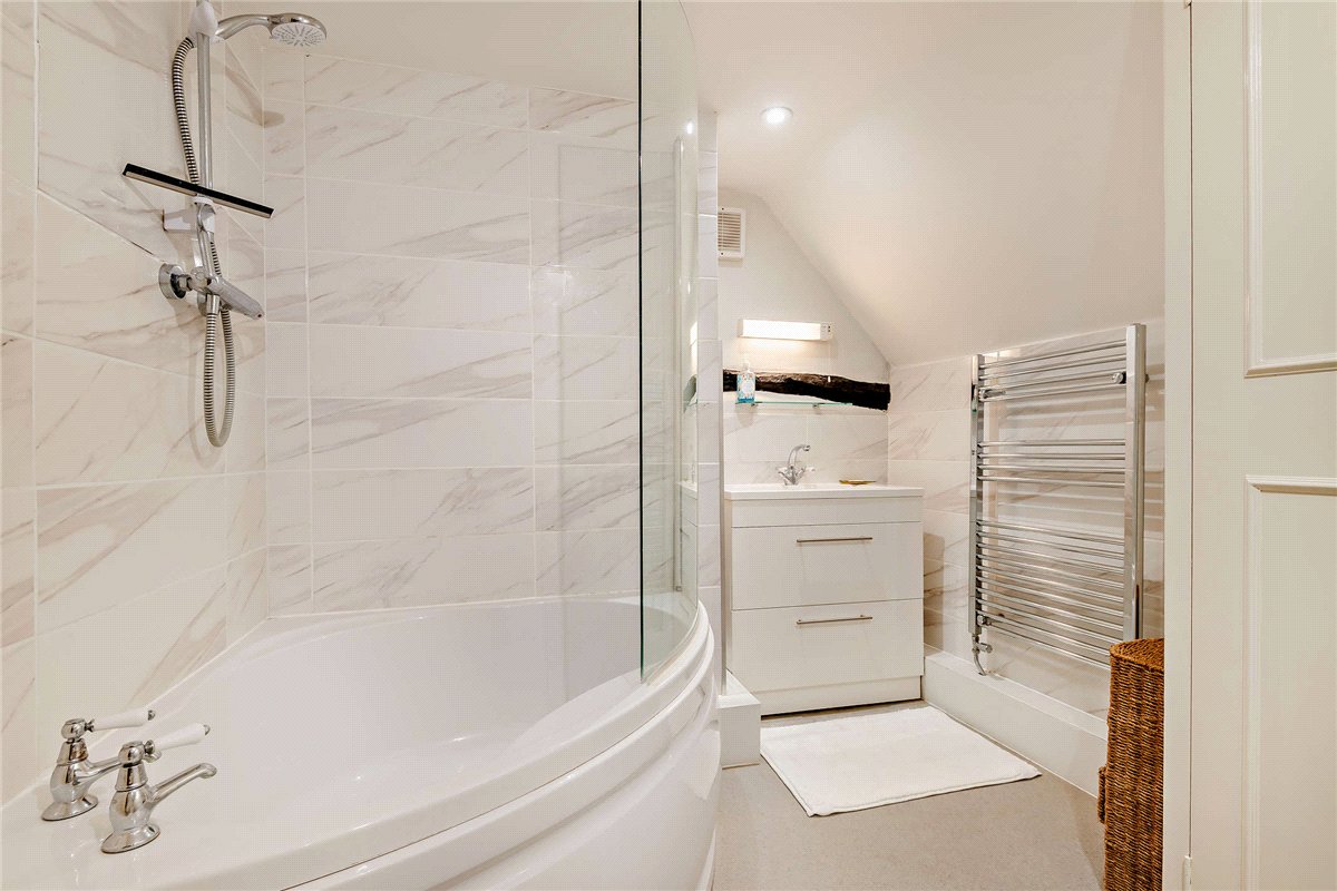 5 bedroom house, Crookham Common, Thatcham RG19 - Available