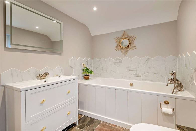 5 bedroom house, Crookham Common, Thatcham RG19 - Available