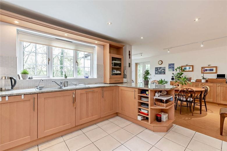 5 bedroom house, Spring Gardens, Newbury RG20 - Available