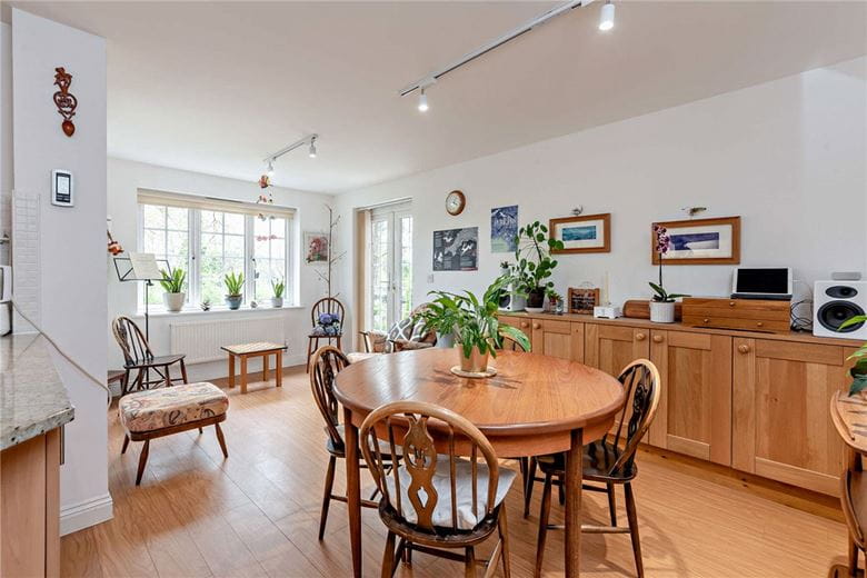 5 bedroom house, Spring Gardens, Newbury RG20 - Available